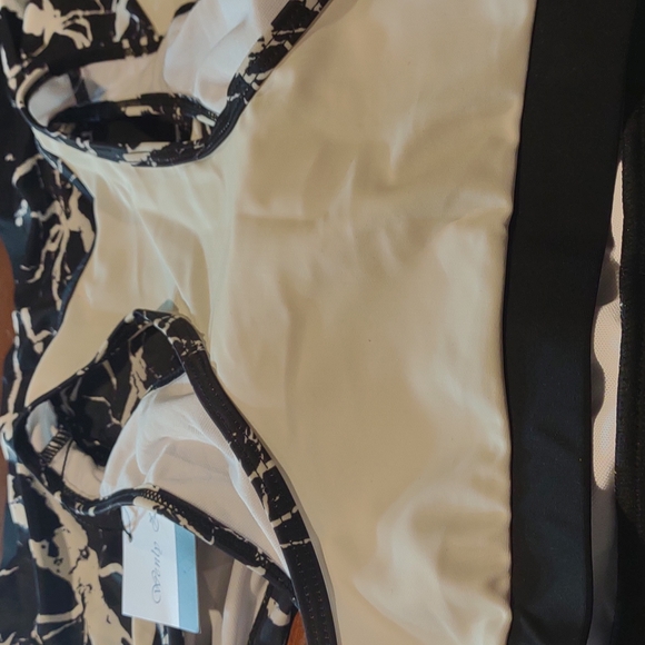 NWT 2 Piece Swimsuit by WENLY ZENG size L - Picture 5 of 9